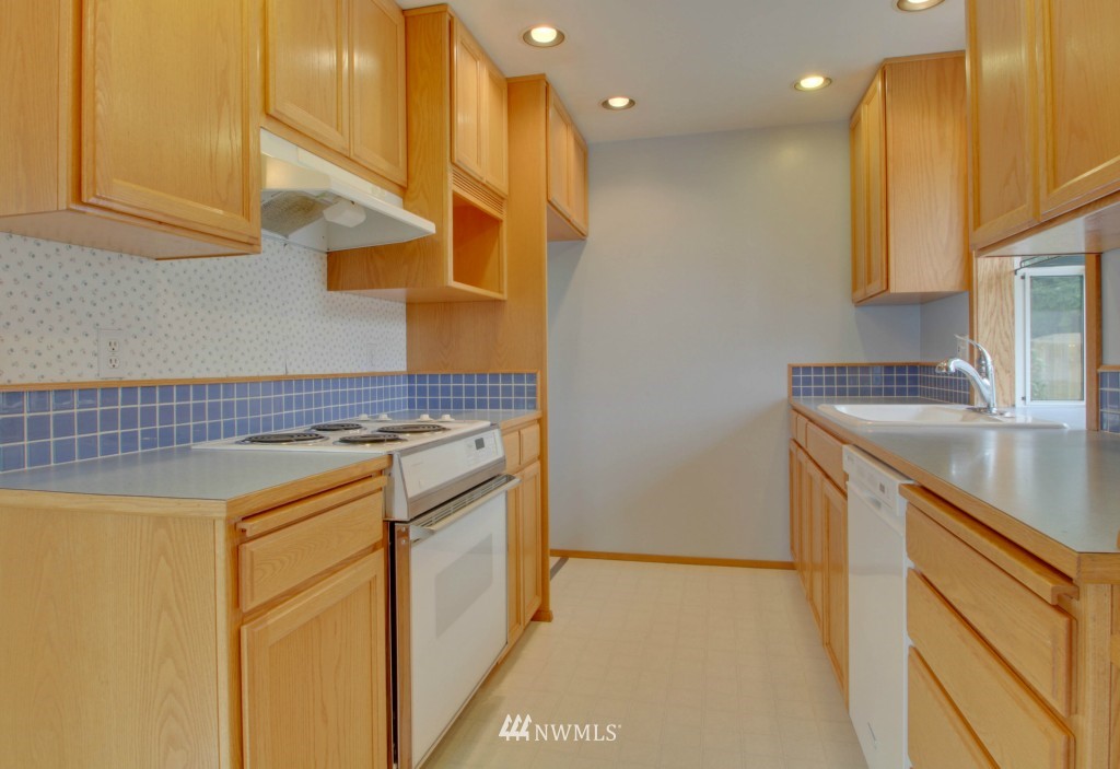 4232 Northeast 10th Place Renton, WA 98059 - Photo 5 of 13