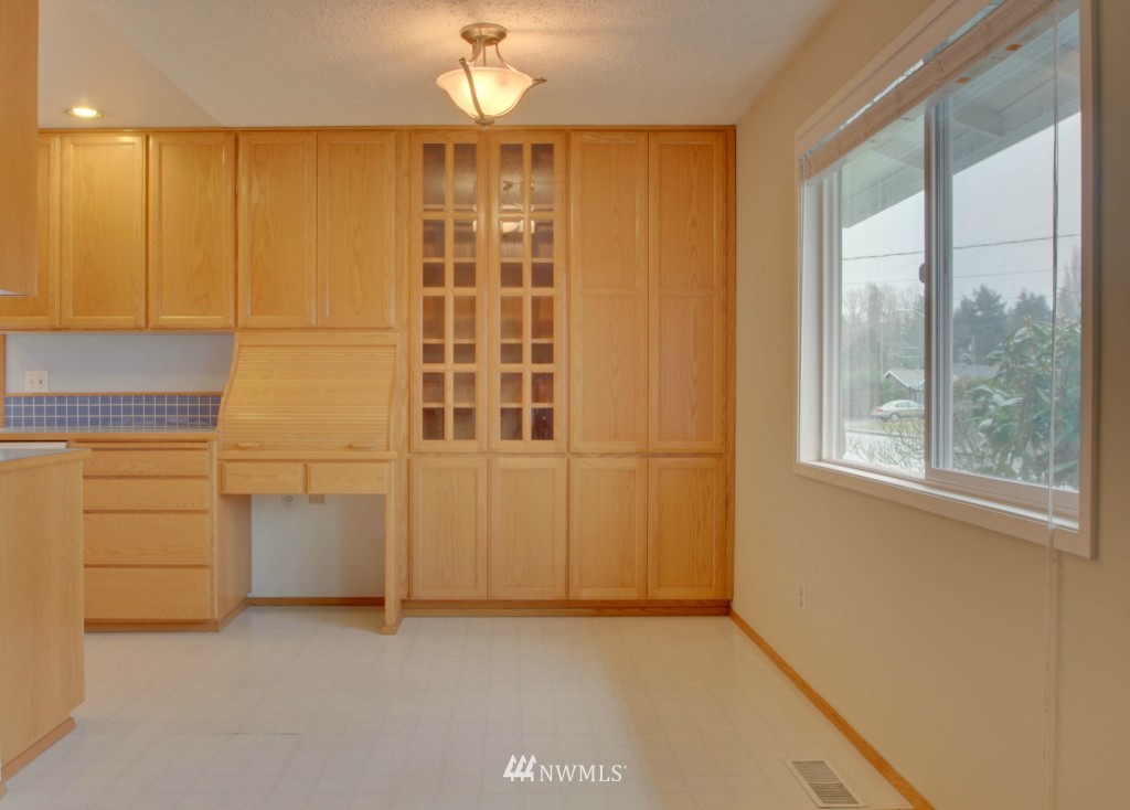 4232 Northeast 10th Place Renton, WA 98059 - Photo 6 of 13