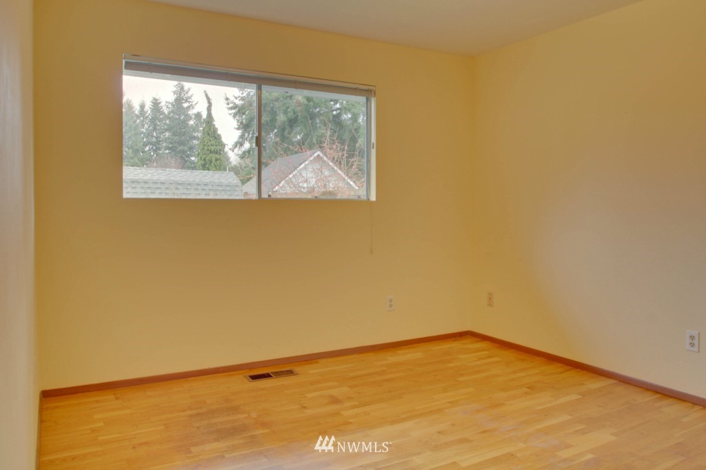 4232 Northeast 10th Place Renton, WA 98059 - Photo 7 of 13