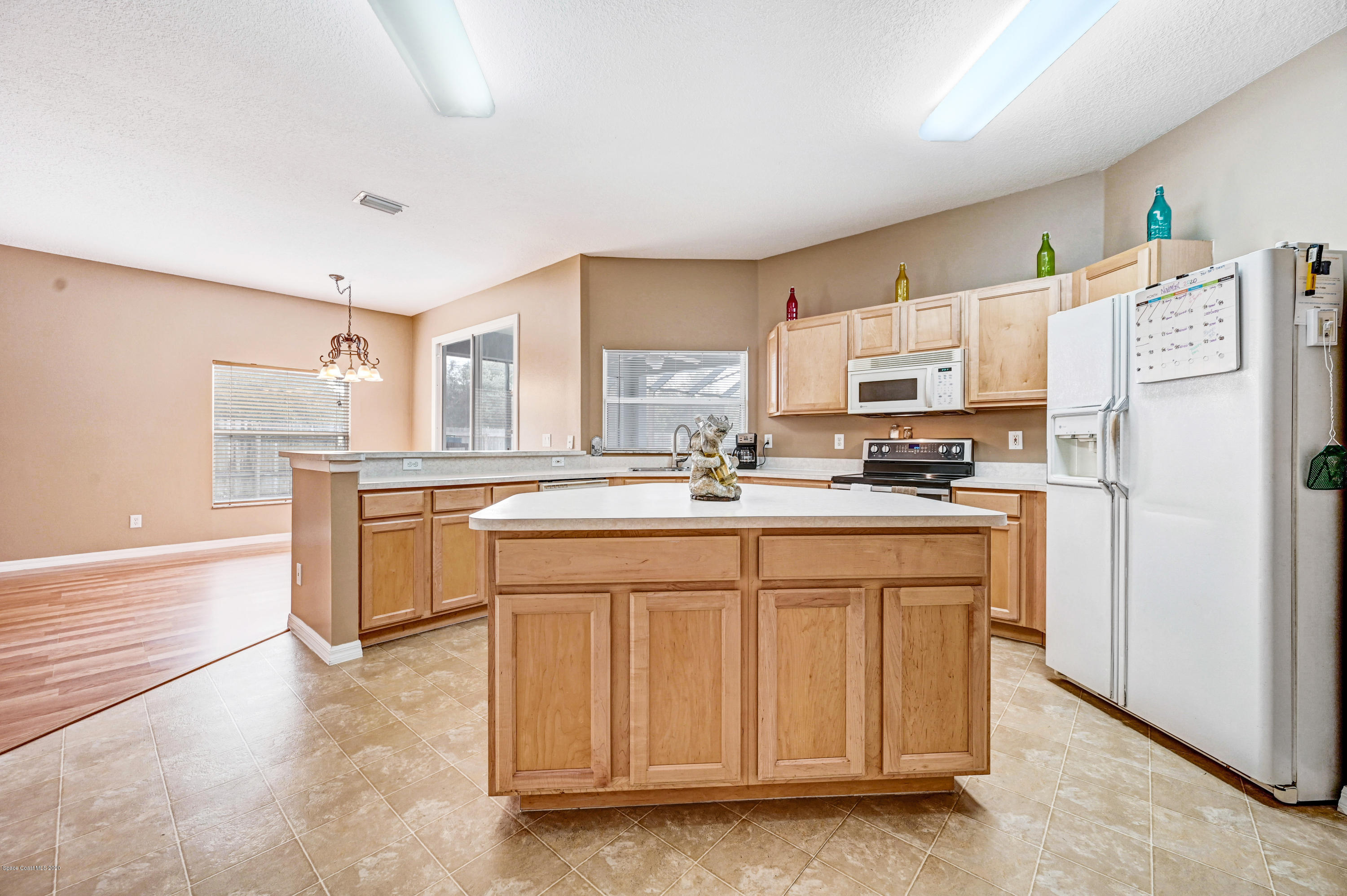 2865 Tishman Road Southeast Palm Bay, FL 32909 - Photo 25 of 34 kitchen