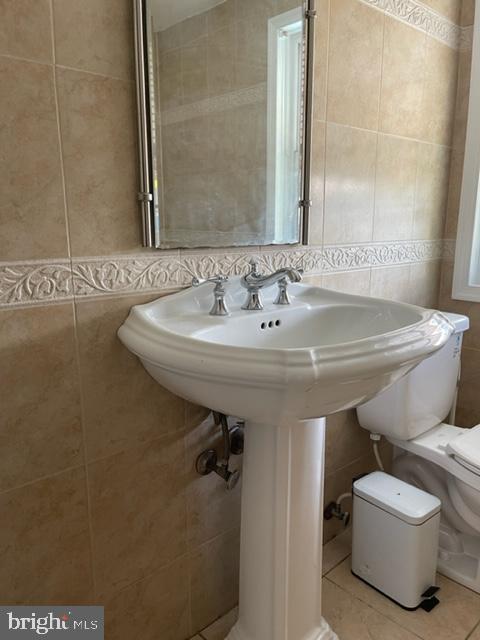 6021 Falkirk Road Baltimore, MD 21239 - Photo 19 of 35 Bathroom 1