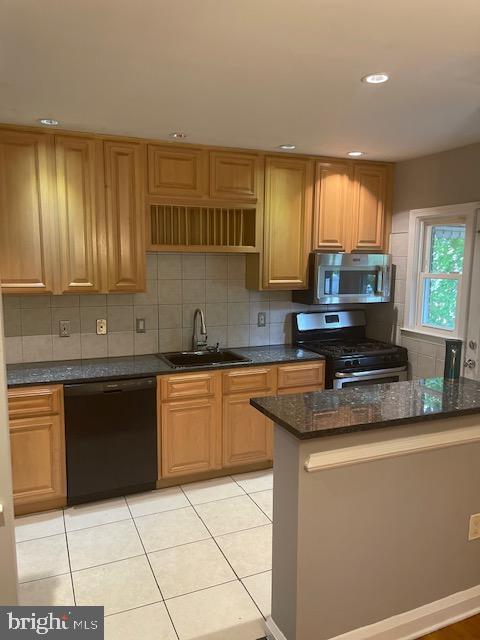 6021 Falkirk Road Baltimore, MD 21239 - Photo 3 of 35 Kitchen