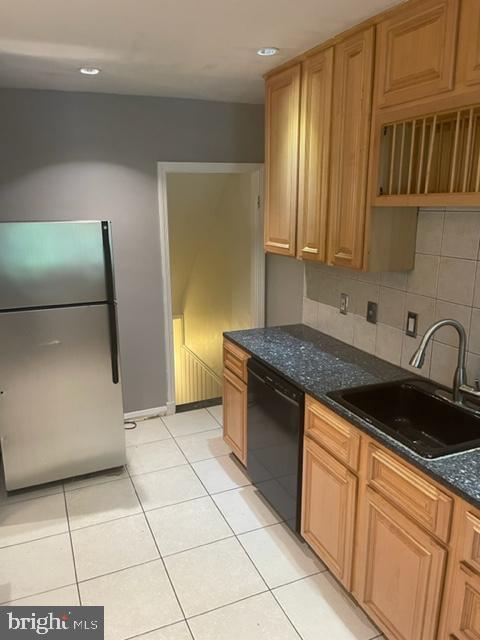6021 Falkirk Road Baltimore, MD 21239 - Photo 4 of 35 Kitchen