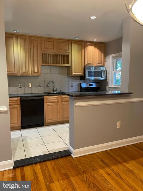 6021 Falkirk Road Baltimore, MD 21239 - Photo 6 of 35 Kitchen