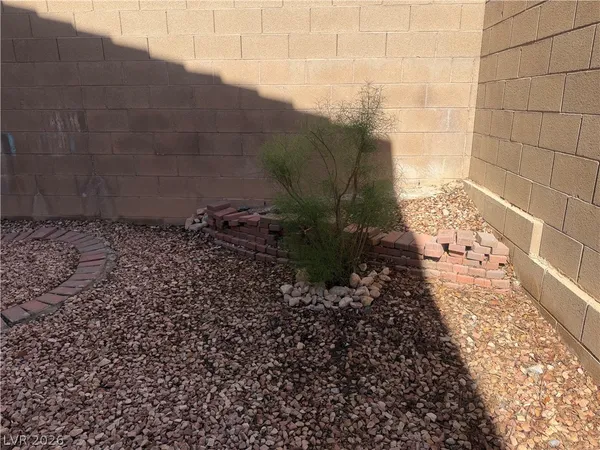 $2,000 | 9310 Winebrook Avenue, Las Vegas, NV 89148