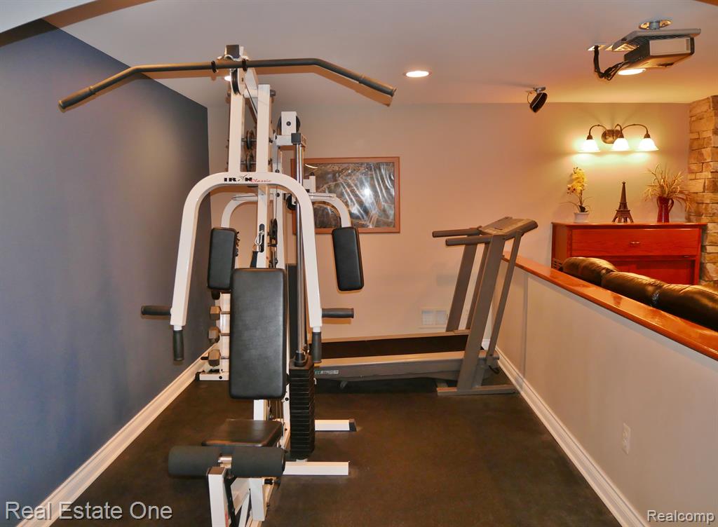 3328 Brompton Rochester Hills, MI 48309 - Photo 13 of 35