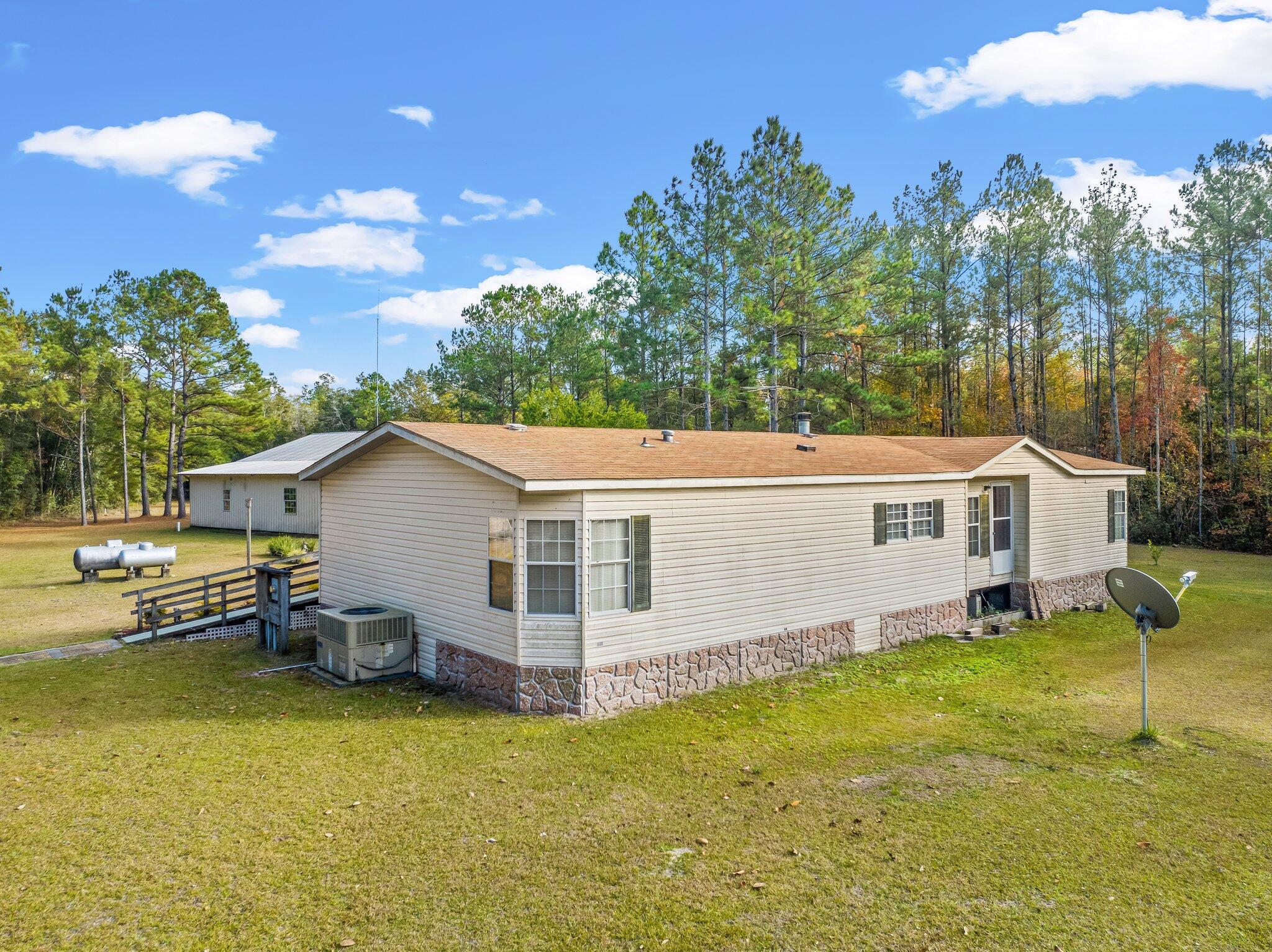4281 Shell Landing Road Vernon, FL 32462 - Photo 4 of 55 a view of a house with pool and sitting area