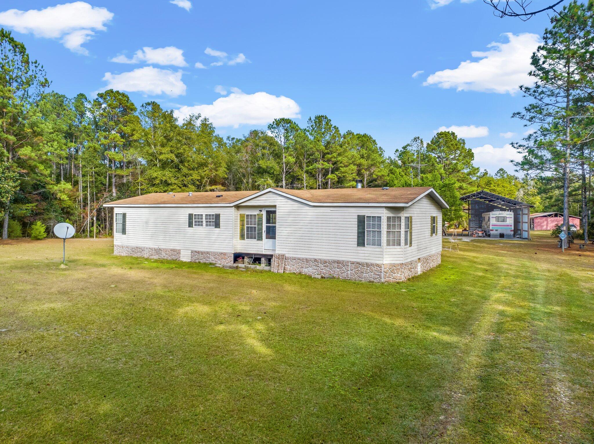 4281 Shell Landing Road Vernon, FL 32462 - Photo 46 of 55 a view of a house with pool and a yard