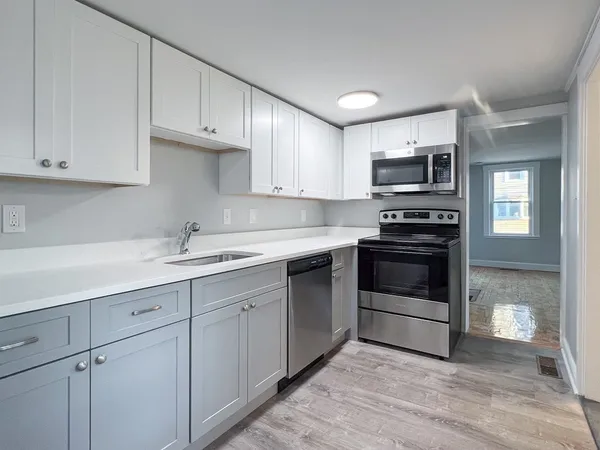 $2,000 | 25 Common Street, Unit 1, Weymouth, MA 02188