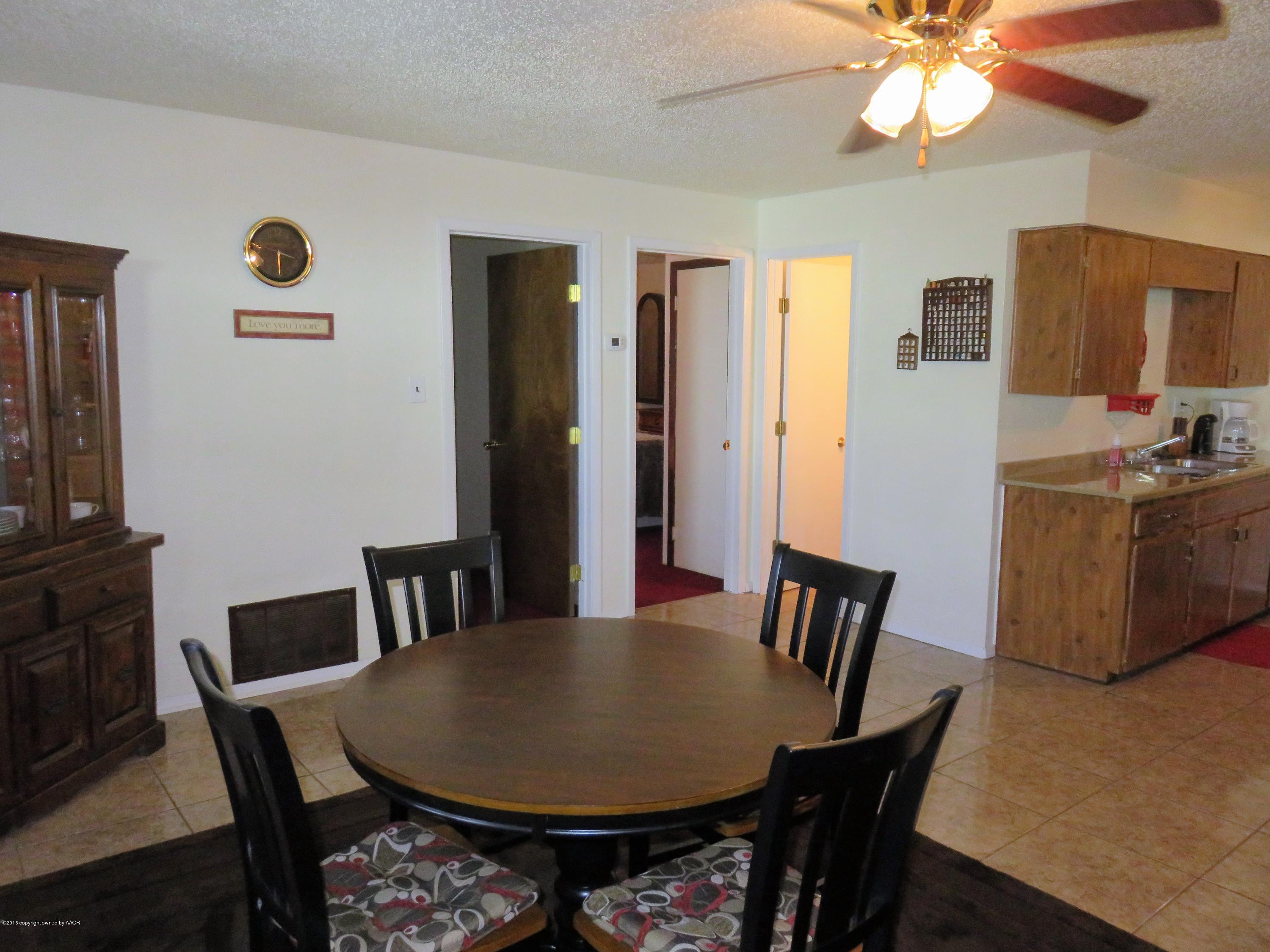 9613 River Road Amarillo, TX 79108 - Photo 8 of 29 Dining/Living Room