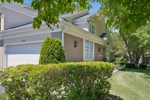 $575,000 | 3042 Lexington Lane, Unit 3R41, Glenview, IL 60026