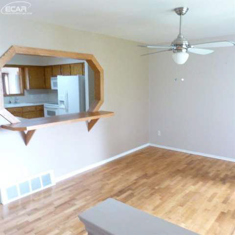 1358 Reid Road Flint, MI 48507 - Photo 14 of 21 20439840-13.JPG