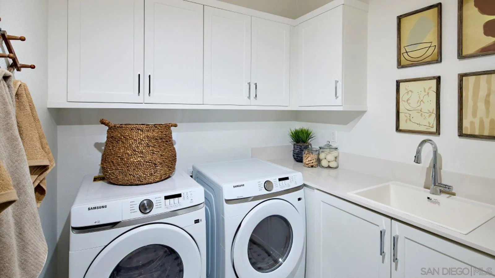 15366 Junipers Drive San Diego, CA 92129 - Photo 19 of 19 a bathroom with a sink and a mirror