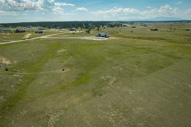 a view of an ocean yard