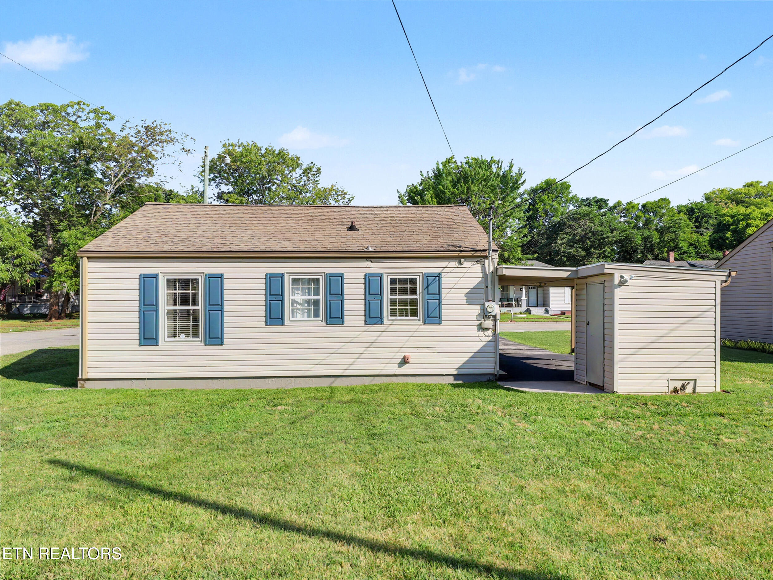 281 Lindsay Street Alcoa, TN 37701 - Photo 5 of 25 23_img_4985