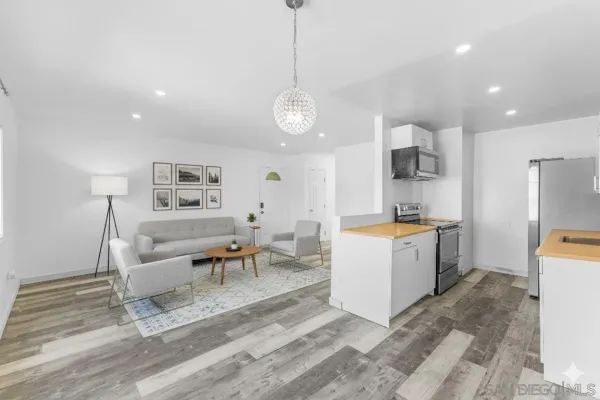 $309,900 | 1641 Pentecost Way, Unit 10, San Diego, CA 92105