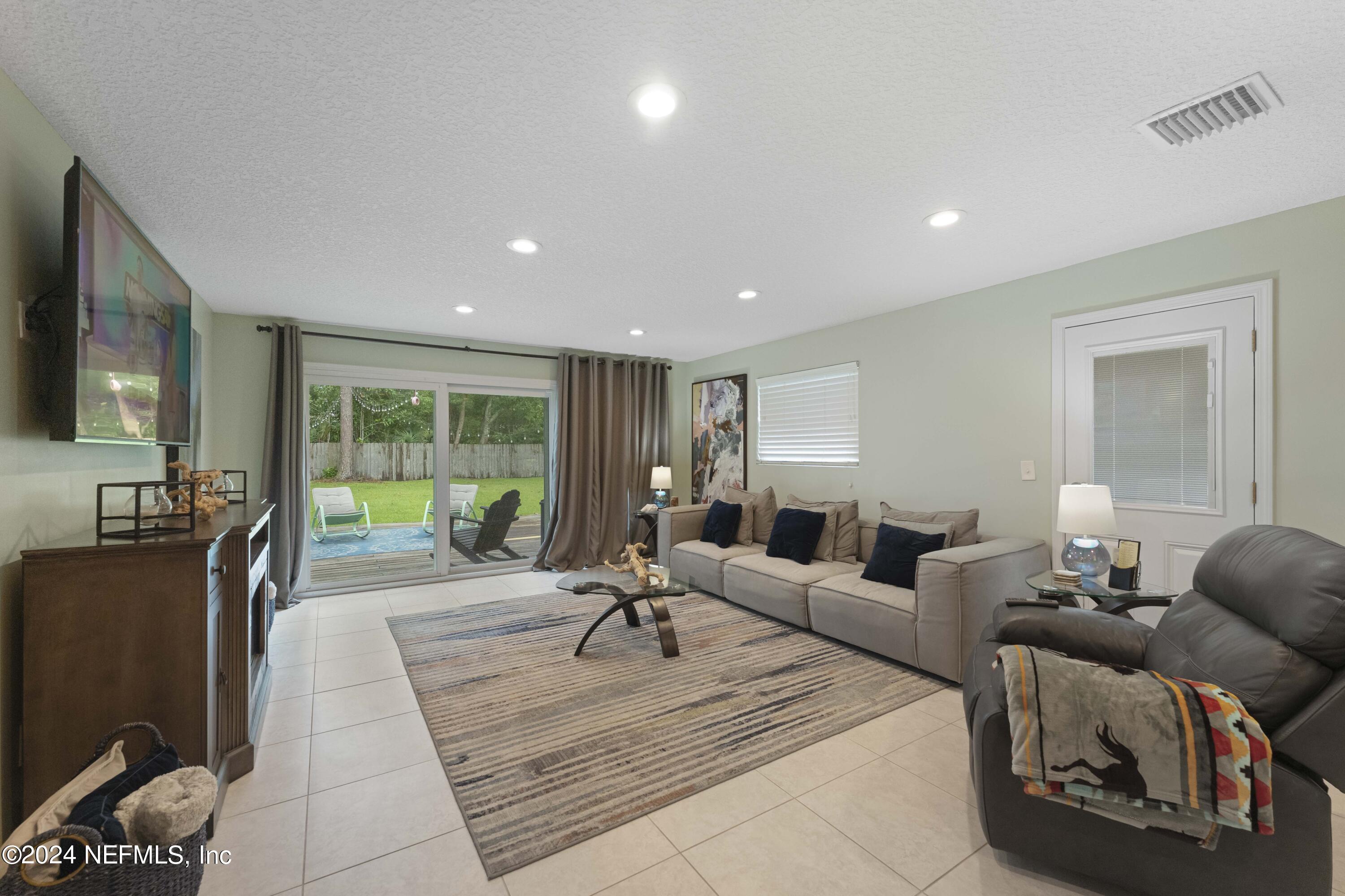 7718 Cayman Road Jacksonville, FL 32216 - Photo 10 of 32 Family room