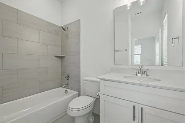 $2,600 | 1741 West Cantey Street, Fort Worth, TX 76110