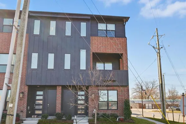 $2,600 | 1741 West Cantey Street, Fort Worth, TX 76110