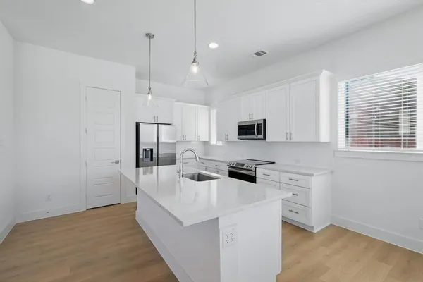 $2,600 | 1741 West Cantey Street, Fort Worth, TX 76110