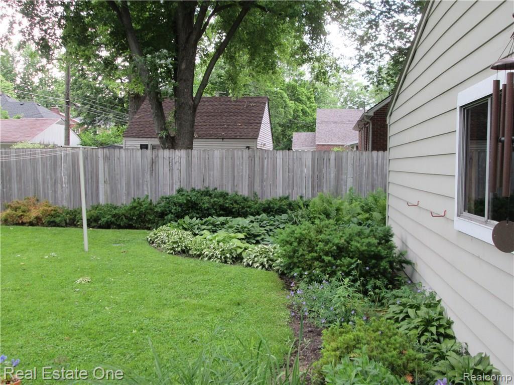 3555 Kenmore Road Berkley, MI 48072 - Photo 10 of 31