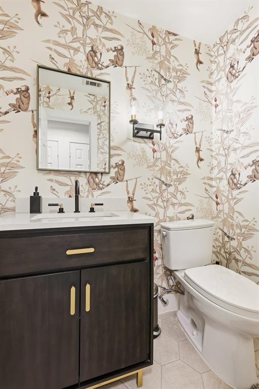 5516 Bent Trail Dallas, TX 75248 - Photo 21 of 32 a bathroom with a sink toilet and mirror