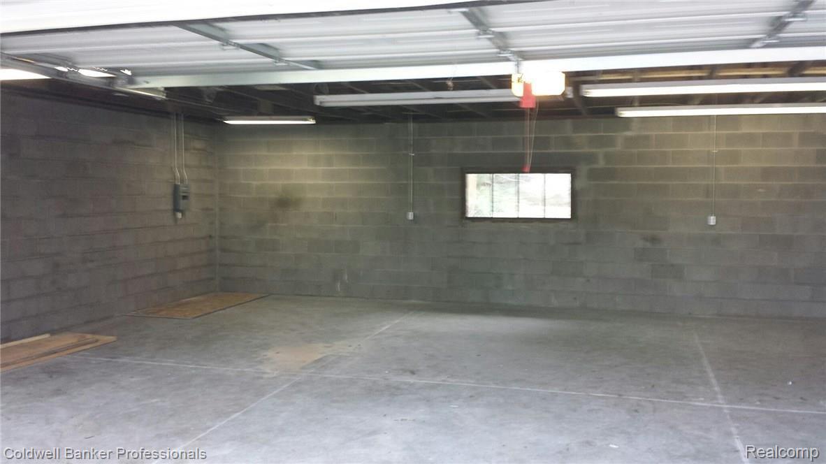 3661 Noble Road Oxford, MI 48370 - Photo 19 of 44 nobel garage.jpeg