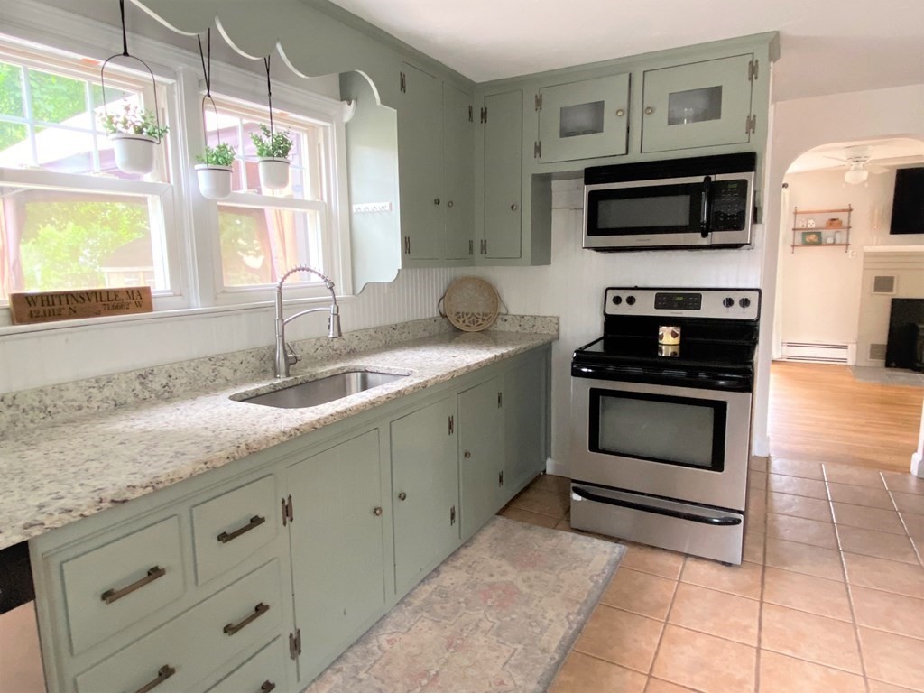 1583 Providence Road Northbridge, MA 01588 - Photo 4 of 40 Gallery Image 4