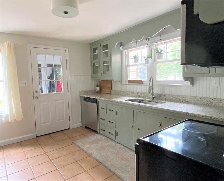 1583 Providence Road Northbridge, MA 01588 - Photo 5 of 40 Gallery Image 5