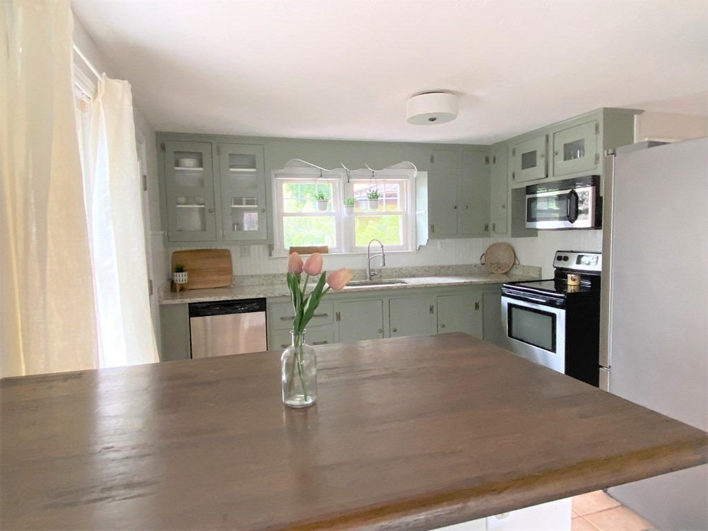 1583 Providence Road Northbridge, MA 01588 - Photo 6 of 40 Gallery Image 6