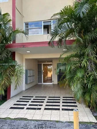 $1,675 | 4265 Northwest S Tamiami Canal Drive, Unit 1213, Miami, FL 33126
