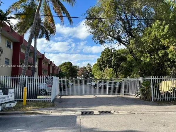 $1,675 | 4265 Northwest S Tamiami Canal Drive, Unit 1213, Miami, FL 33126