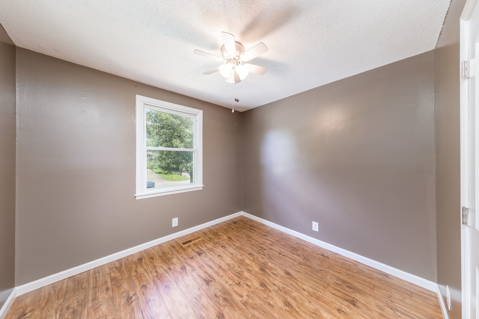 2223 Stokes Road Clarksville, TN 37043 - Photo 17 of 34 Gallery Image 17