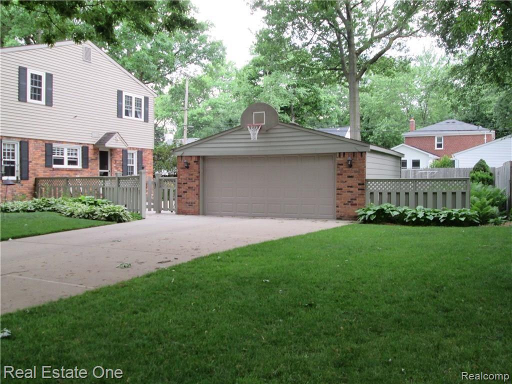 3555 Kenmore Road Berkley, MI 48072 - Photo 6 of 31