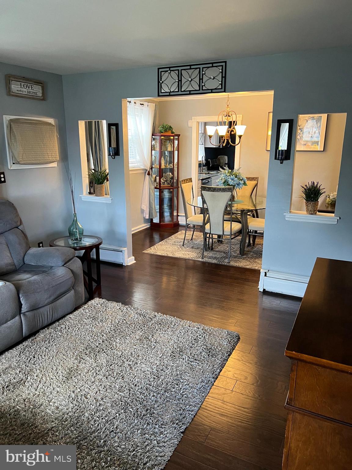 9206 Horatio Road Philadelphia, PA 19114 - Photo 3 of 19 Living Room