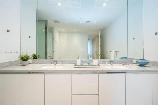 $25,000 | 16901 Collins Avenue, Unit 903, Sunny Isles Beach, FL 33160