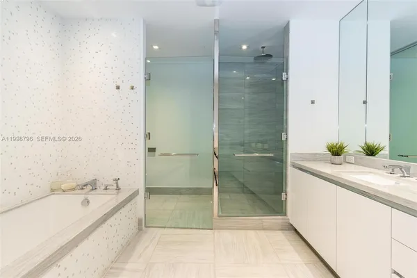 $25,000 | 16901 Collins Avenue, Unit 903, Sunny Isles Beach, FL 33160