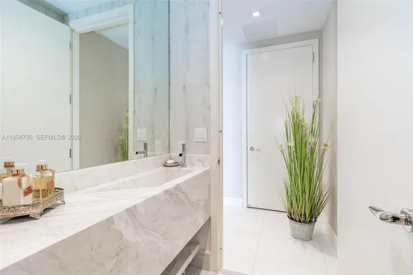 $25,000 | 16901 Collins Avenue, Unit 903, Sunny Isles Beach, FL 33160