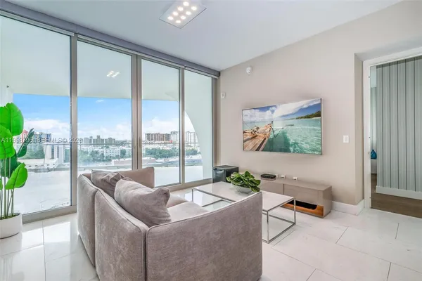 $25,000 | 16901 Collins Avenue, Unit 903, Sunny Isles Beach, FL 33160