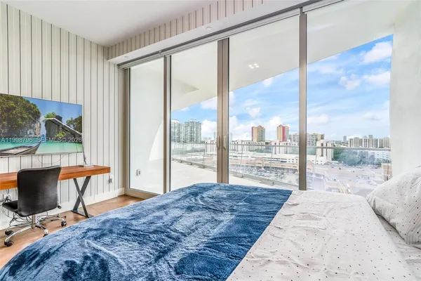 $25,000 | 16901 Collins Avenue, Unit 903, Sunny Isles Beach, FL 33160