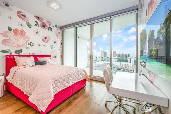 $25,000 | 16901 Collins Avenue, Unit 903, Sunny Isles Beach, FL 33160