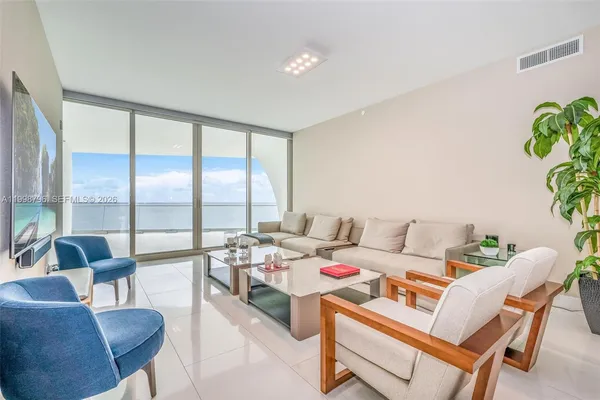$25,000 | 16901 Collins Avenue, Unit 903, Sunny Isles Beach, FL 33160