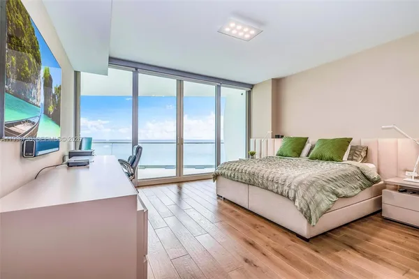 $25,000 | 16901 Collins Avenue, Unit 903, Sunny Isles Beach, FL 33160