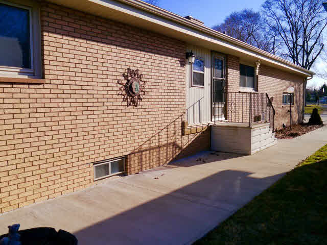 1010 South Johnson Street Bay City, MI 48708 - Photo 3 of 32