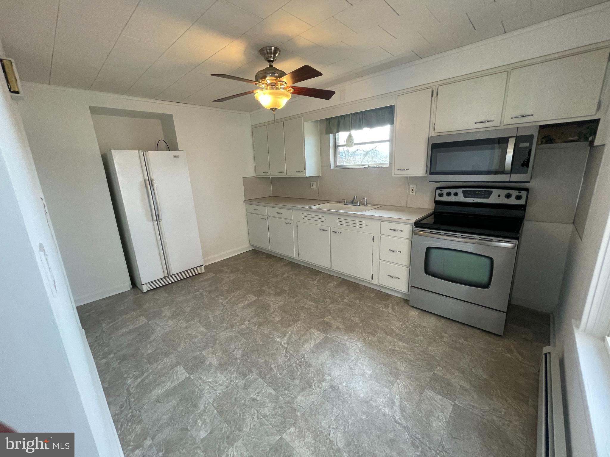 636 Haig Boulevard Reading, PA 19607 - Photo 7 of 11 Kitchen