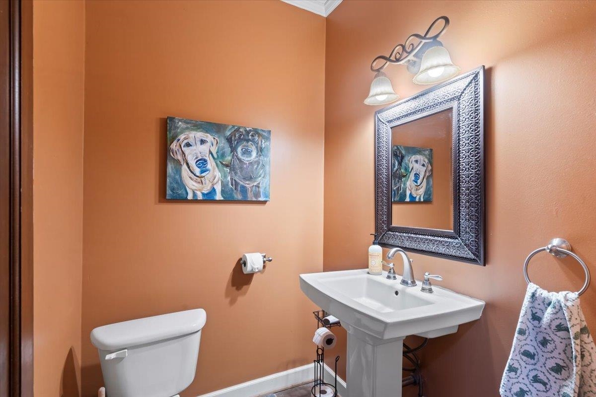 4277 Sequoia Road Memphis, TN 38117 - Photo 17 of 36 a bathroom with a toilet a sink and mirror