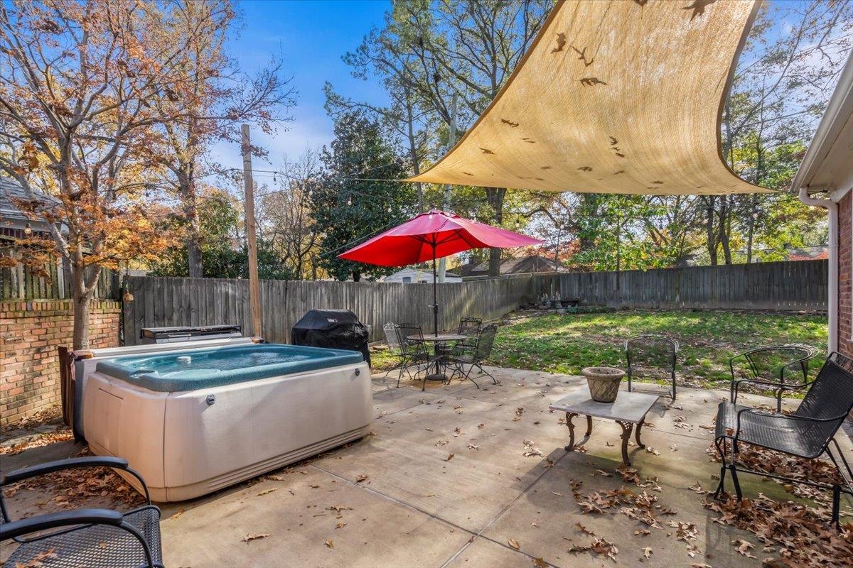 4277 Sequoia Road Memphis, TN 38117 - Photo 28 of 36 an outdoor sitting area with furniture and wooden fence