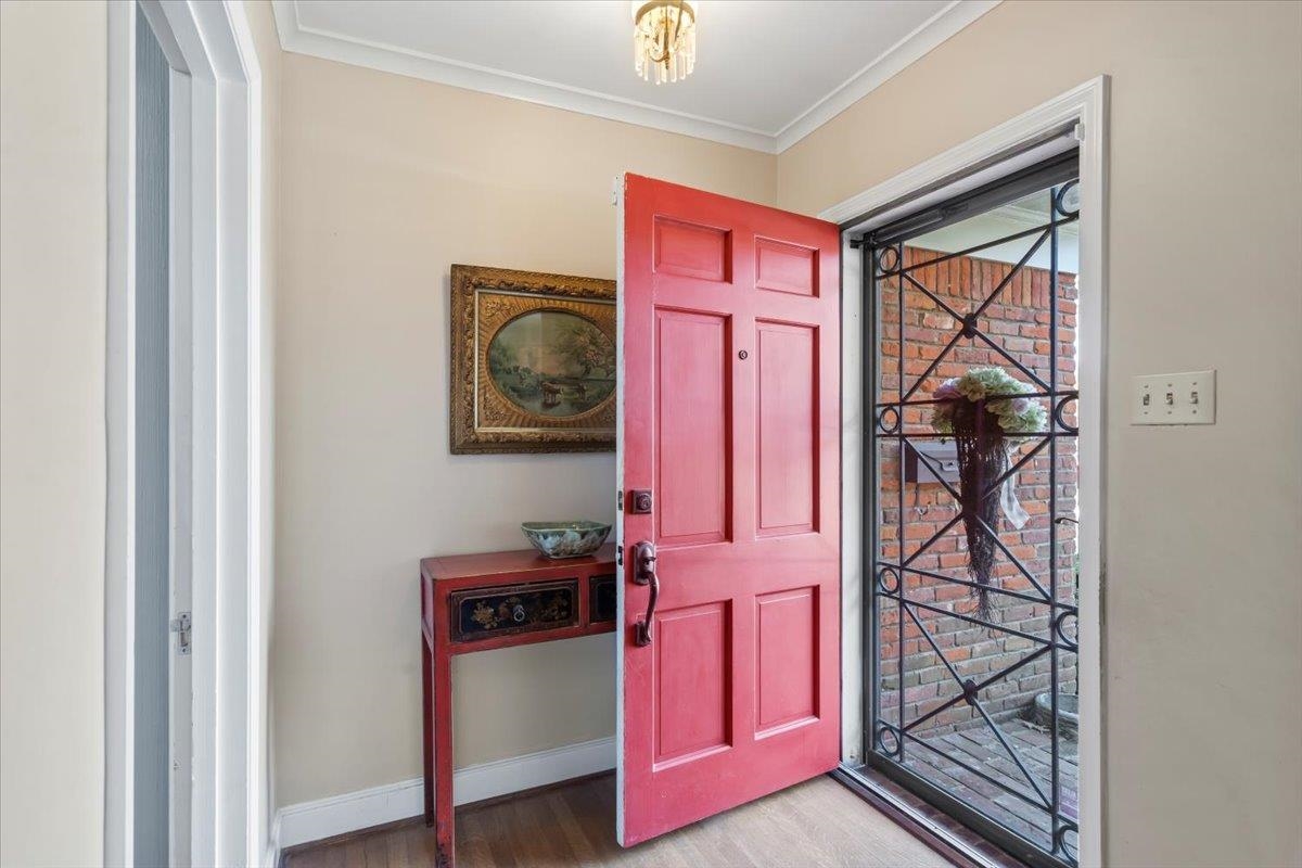 4277 Sequoia Road Memphis, TN 38117 - Photo 6 of 36 a view of front door with a mirror