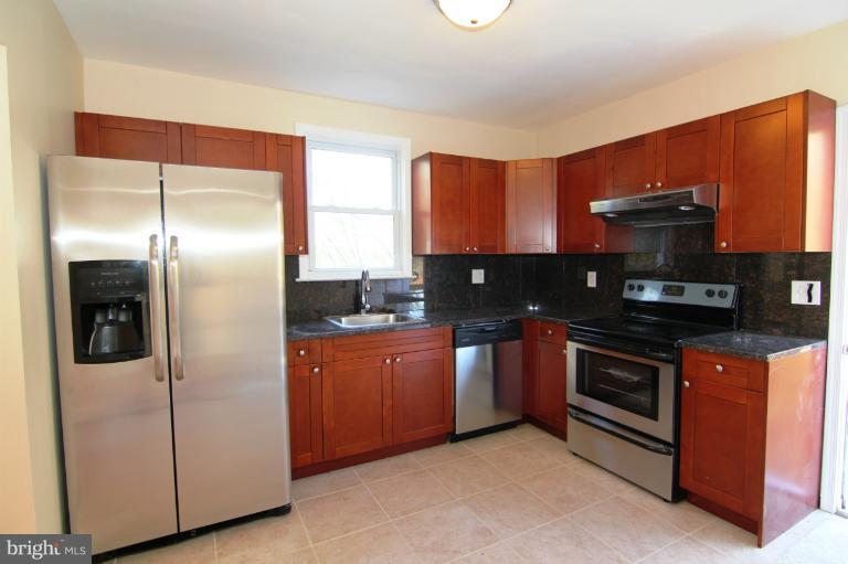 7036 Windsor Mill Road Baltimore, MD 21207 - Photo 2 of 19 Kitchen