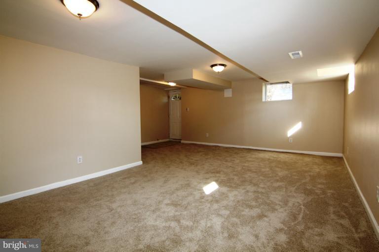 7036 Windsor Mill Road Baltimore, MD 21207 - Photo 12 of 19 Family Room